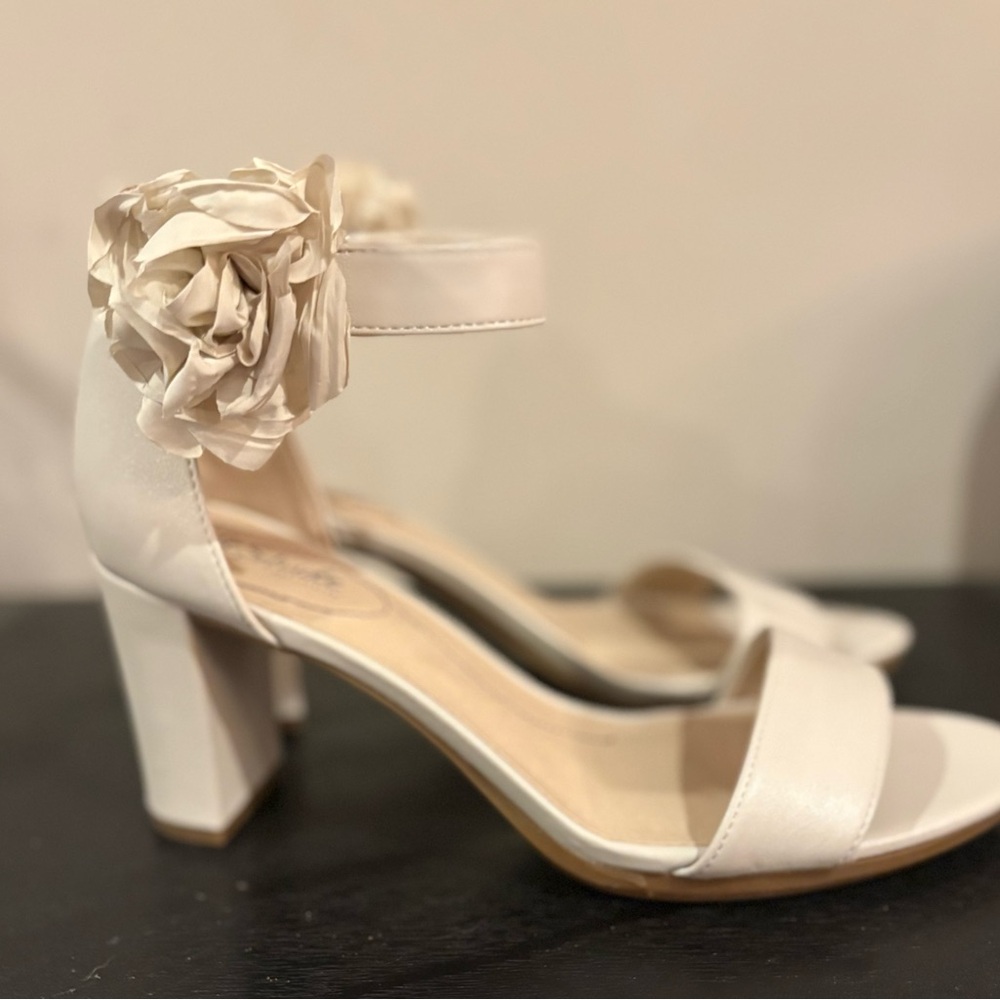 Life Stride White Heels with Floral Detail